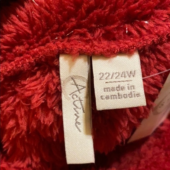 Pretty plush plus size red active top in 22w 24w - Picture 2 of 5